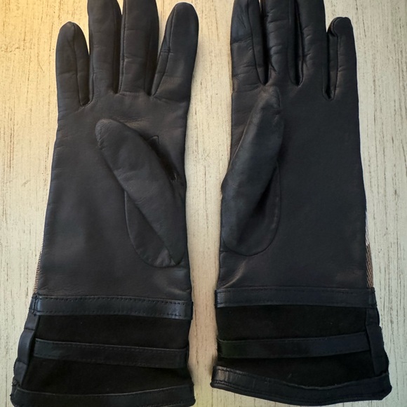 LIKE NEW ~BURBERRY leather and wool plaid gloves size 6.5 women’s. - Picture 2 of 5
